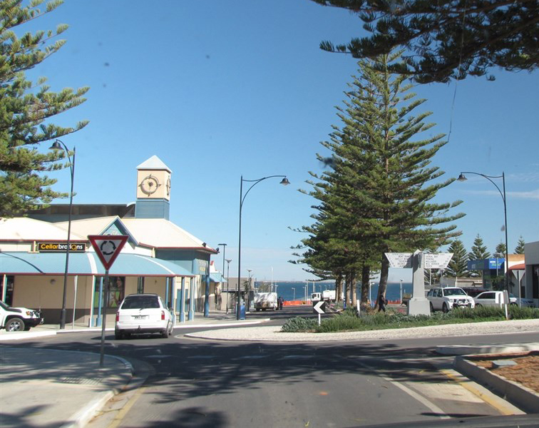 Photo: Ceduna main st roundabout